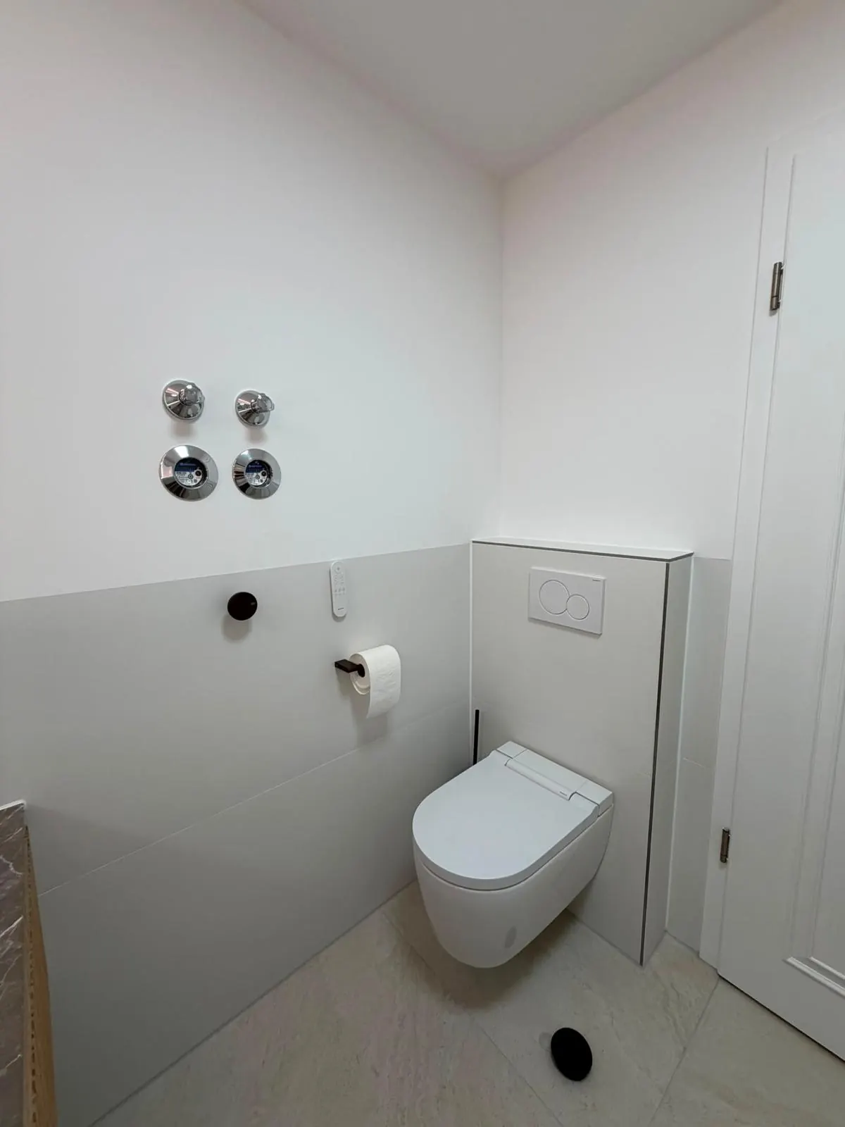 Fertiges Gäste-WC in München-Sendling mit Wand-WC